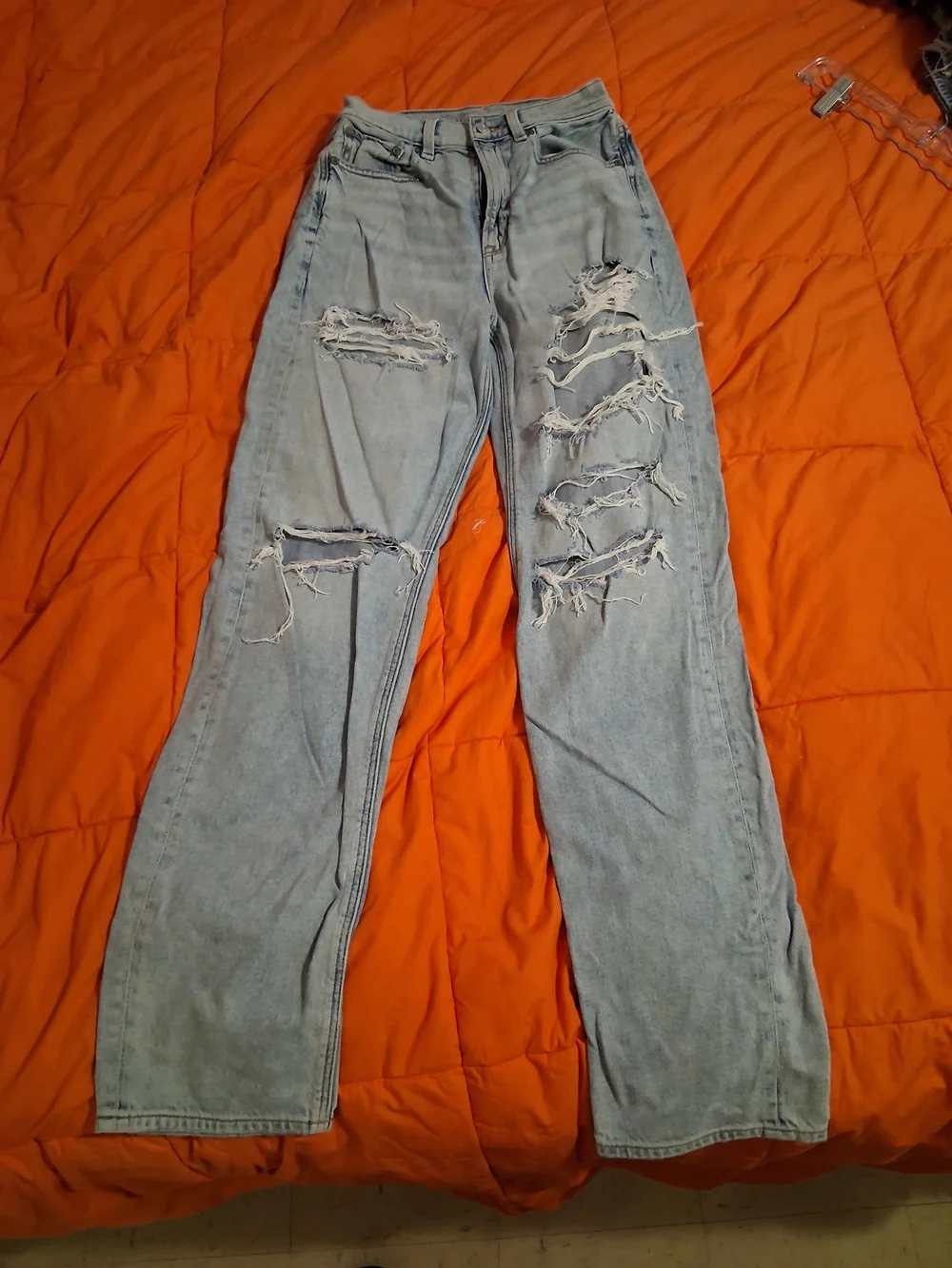 American Eagle Outfitters Light Blue Distressed Baggy Jeans - Picture 3 of 9